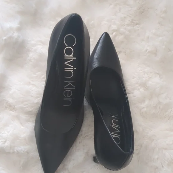Calvin Klein Black Heels with Pointed Toe and Stiletto Design - Picture 4 of 6
